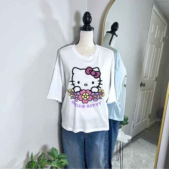 Hello Kitty Tops - Hello Kitty y2k white graphic XL T-Shirt